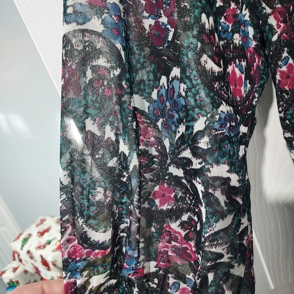 NWOT Lane Bryant Green Paisley Classic V-Neck Shimmer Top in Size 18 - Picture 7 of 11